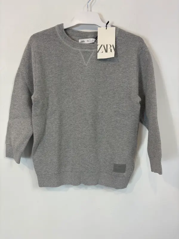 ZARA. Jersey gris textura. T 7 años
