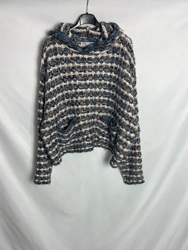 ZARA. Jersey hilos dorados capucha. TM