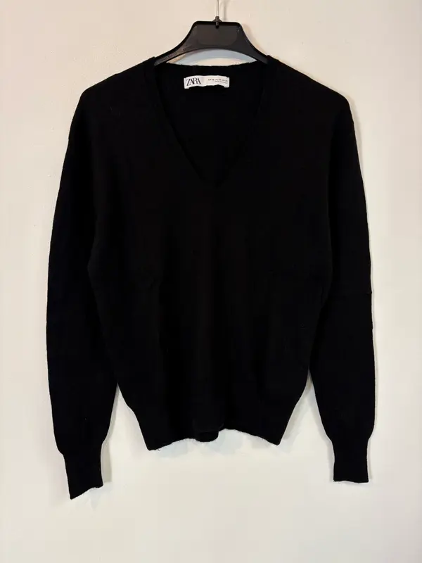 ZARA. Jersey negro 100% lana