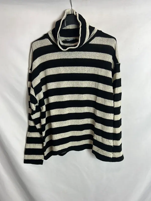 ZARA. Jersey rayas cuello alto textura. TS