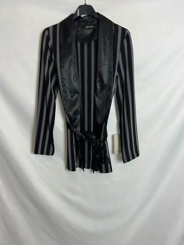ZARA. Kimono estilo blazer. T.xs