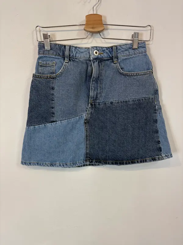 ZARA. Minifalda vaquera corta