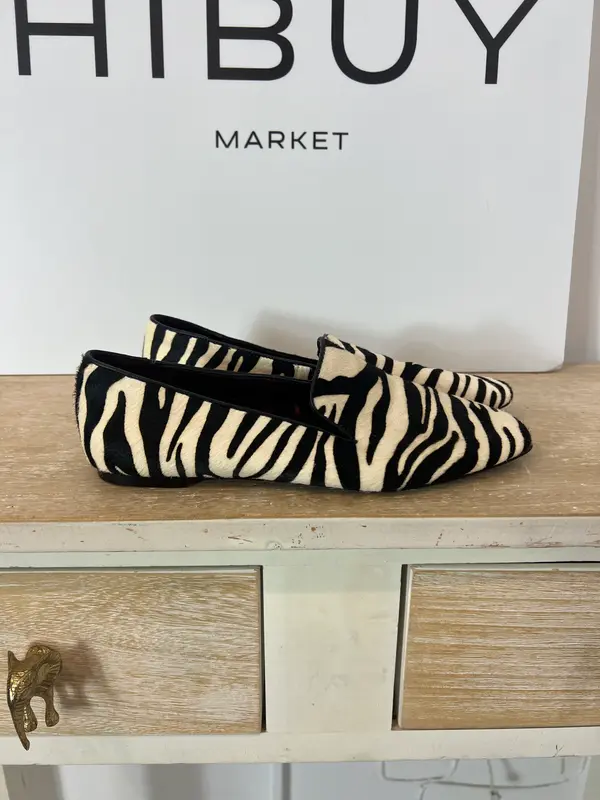 ZARA. Mocasines pelo cebra T.37