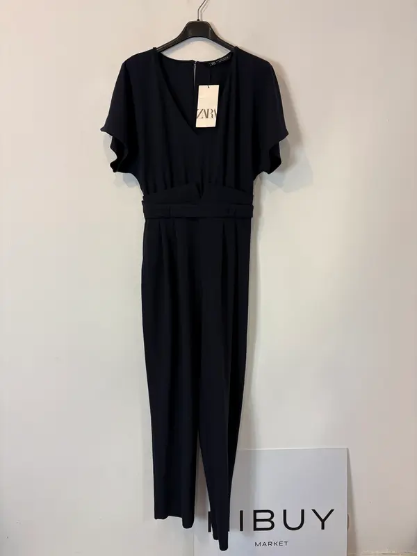 ZARA. Mono azul fluido escote