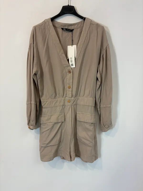 ZARA. Mono corto beige