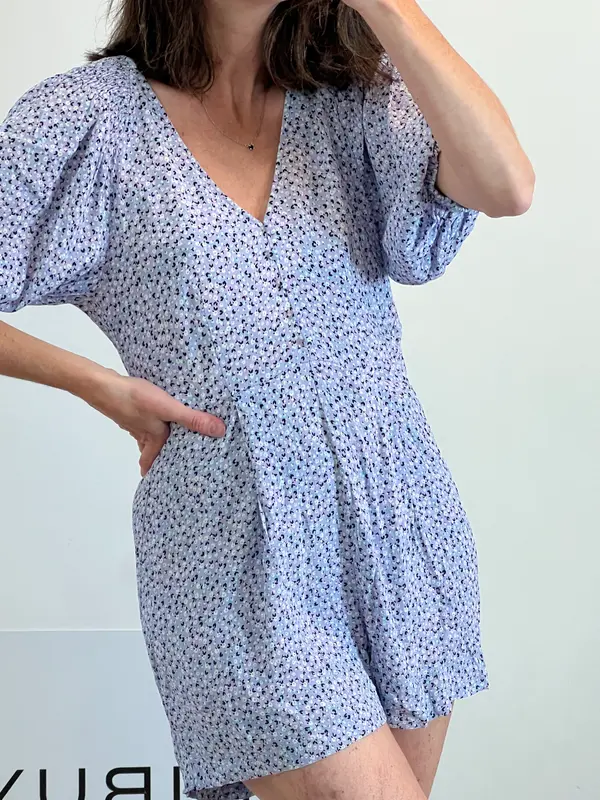 ZARA. Mono corto estampado flores. T. S