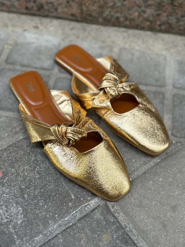 ZARA. mules dorados nudo  T.38