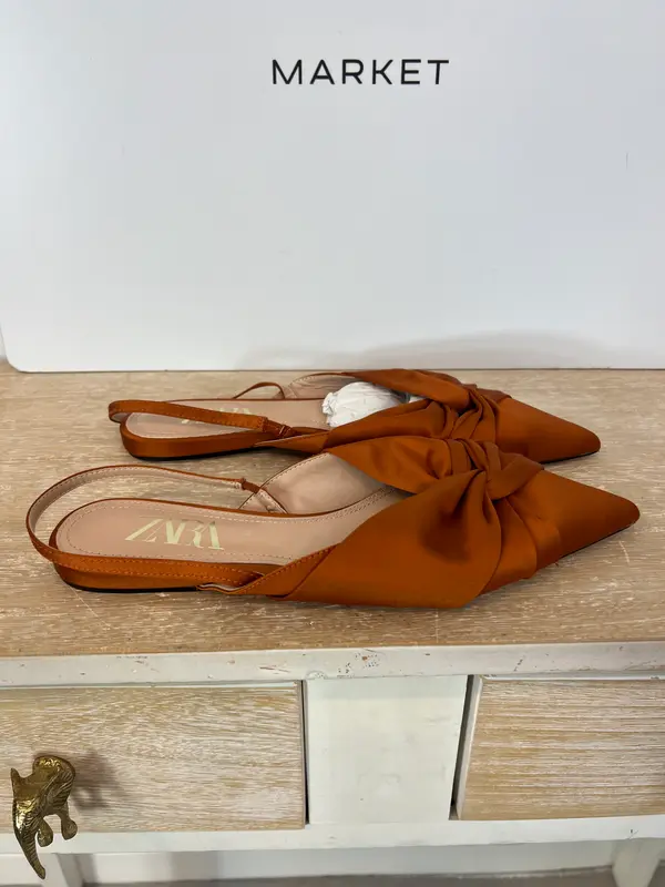 ZARA. Mules teja satinado T.38