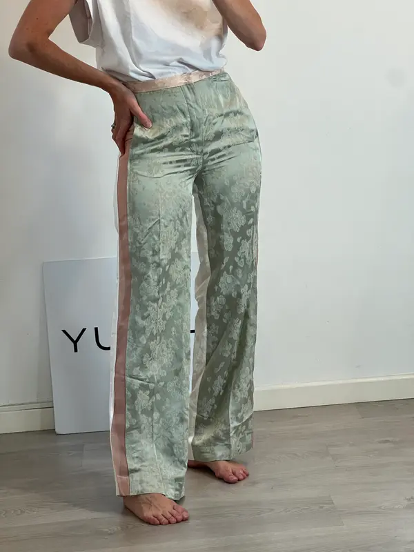 ZARA. Pantalón ancho colores y flores T.xs