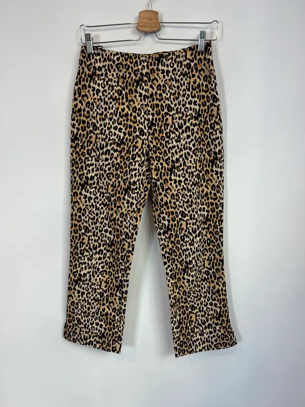 ZARA. Pantalón animal print acampanado T.xs