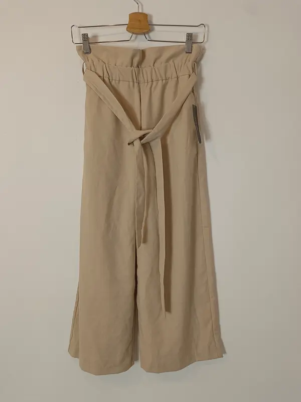 ZARA. Pantalón beige fluido T.xs