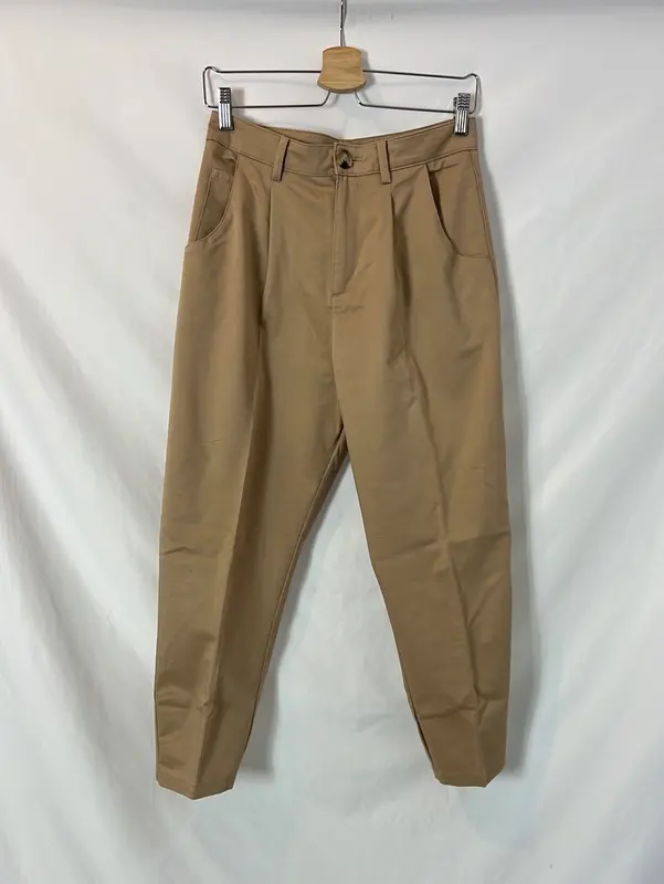 ZARA. Pantalón beige pinzas. T 36