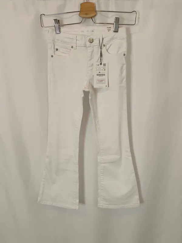 ZARA.  Pantalón blanco acampanado T.9 años