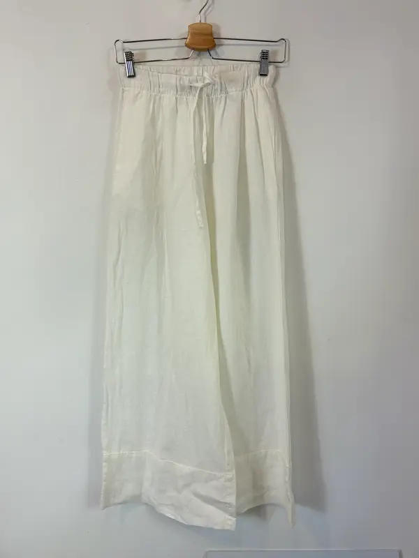 ZARA. Pantalón blanco lino fluido