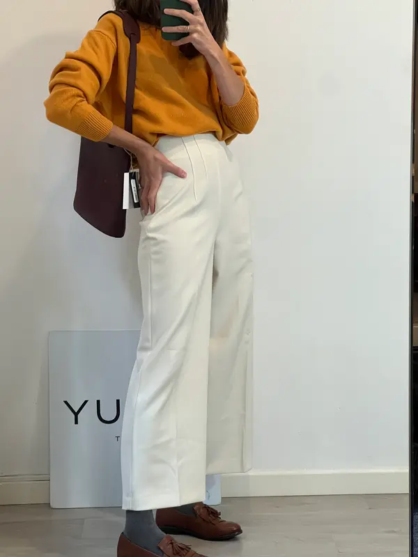 ZARA. Pantalón blanco pinzas
