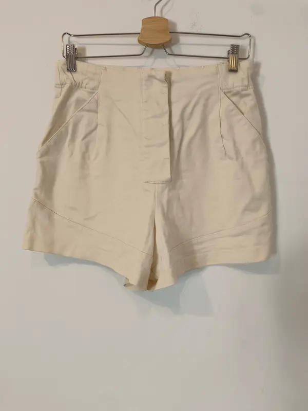 ZARA. Pantalón corto beige denim T.L