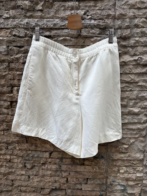 ZARA. Pantalón corto fluido beige