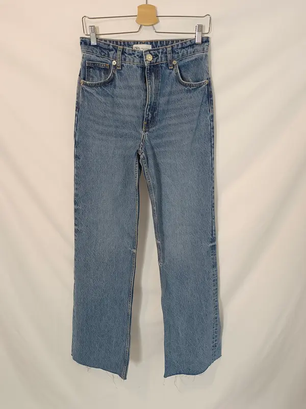 ZARA. Pantalón denim  ancho T.38