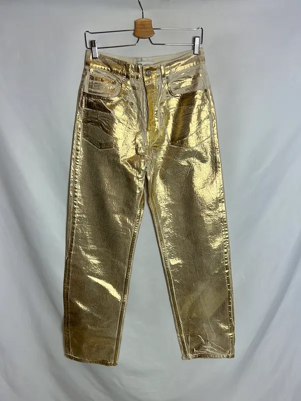 ZARA. Pantalón denim dorado efecto desgastado. T 38