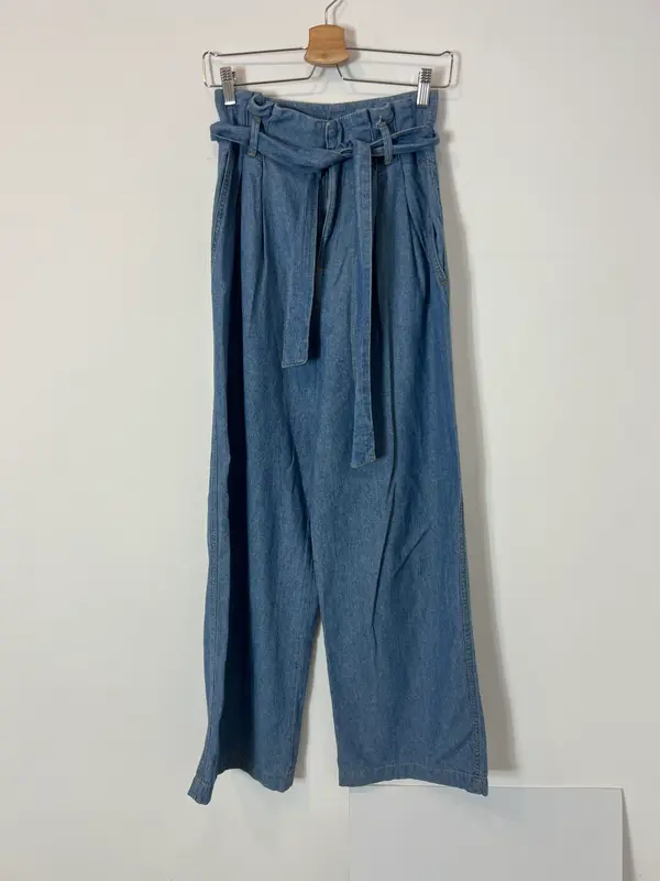 ZARA. Pantalón denim fluido ancho T.xs