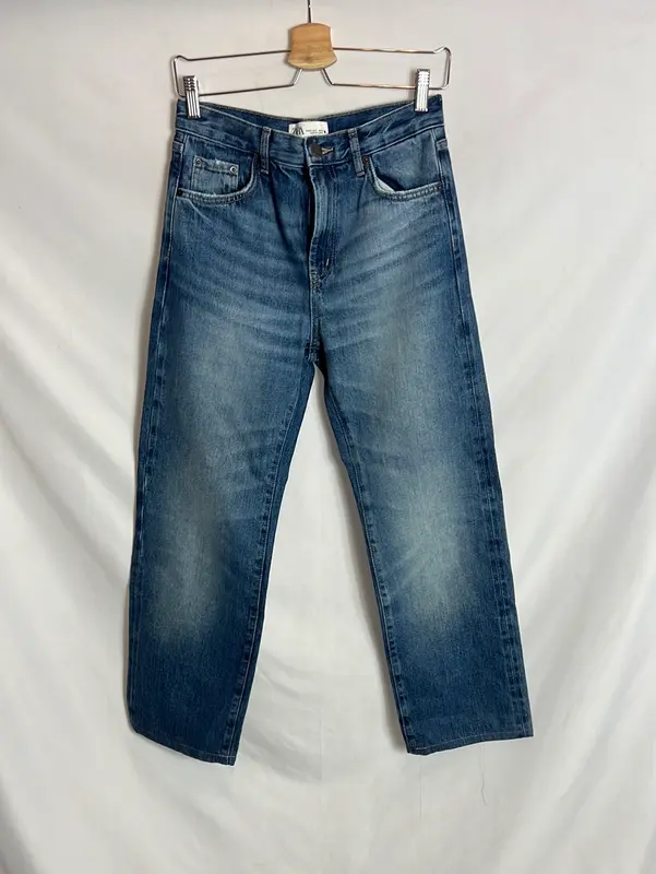 ZARA. Pantalón denim recto. T. 34