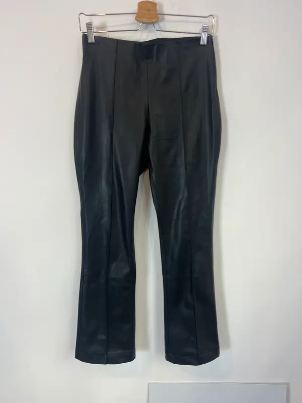 ZARA. Pantalón efecto piel costura. T S