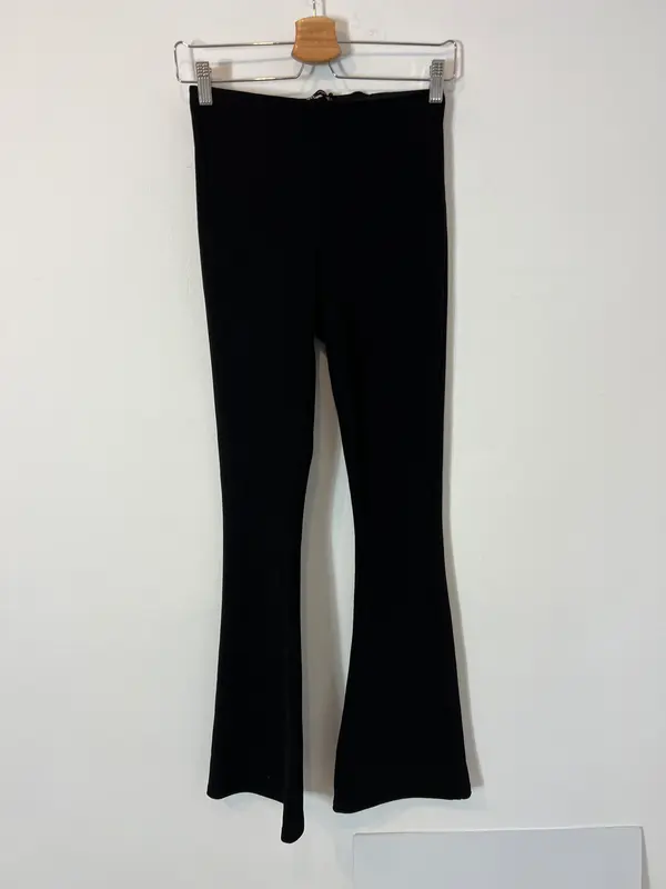 ZARA. Pantalón elástico campana T.m