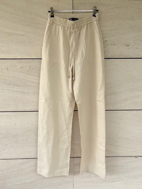 ZARA. Pantalón fluido mezcla
