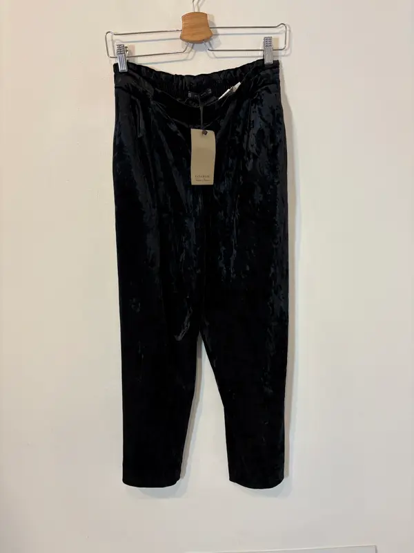 ZARA. Pantalón fluido terciopelo