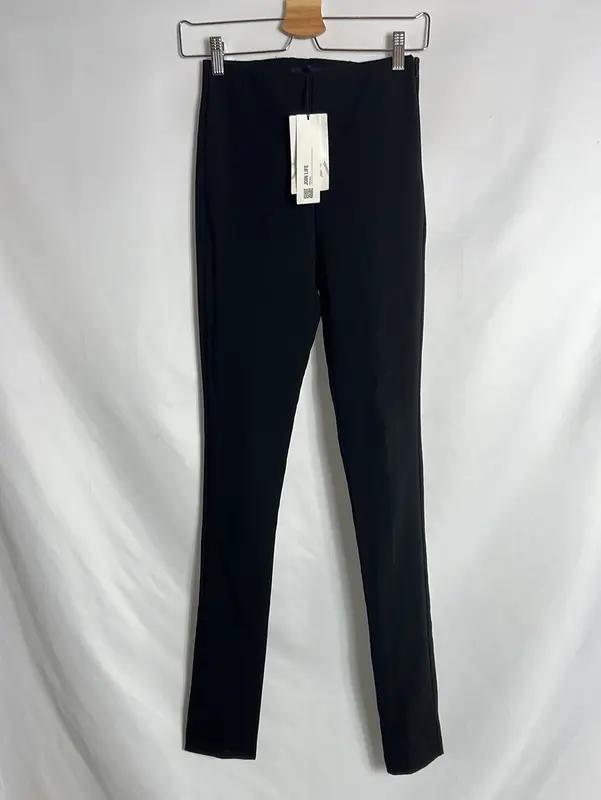 ZARA. Pantalón negro ajustado estilo leggins. T XS