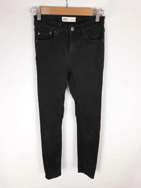 ZARA. Pantalón negro básico T.34