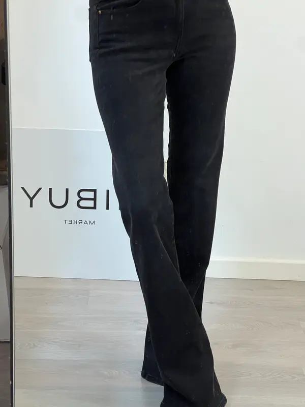 ZARA. Pantalón negro campana T.38