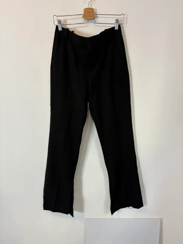 ZARA. Pantalón negro pinzas aberturas