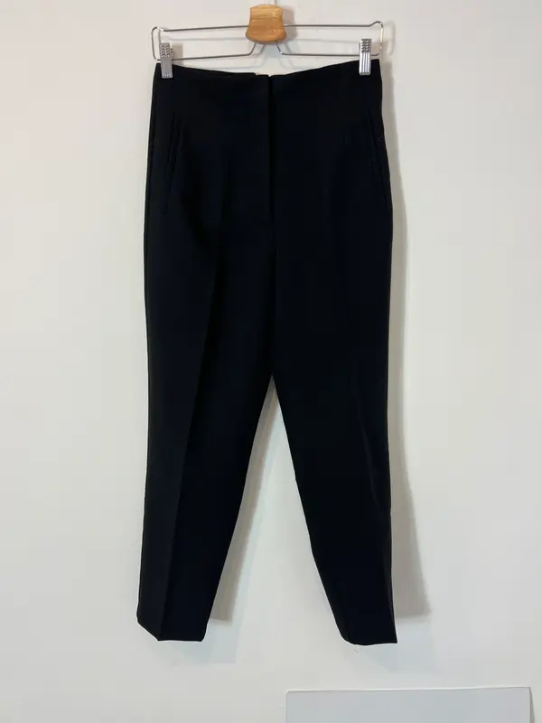 ZARA. Pantalón negro pinzas T.m