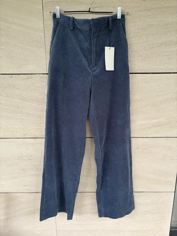 ZARA. Pantalón pana pata ancha