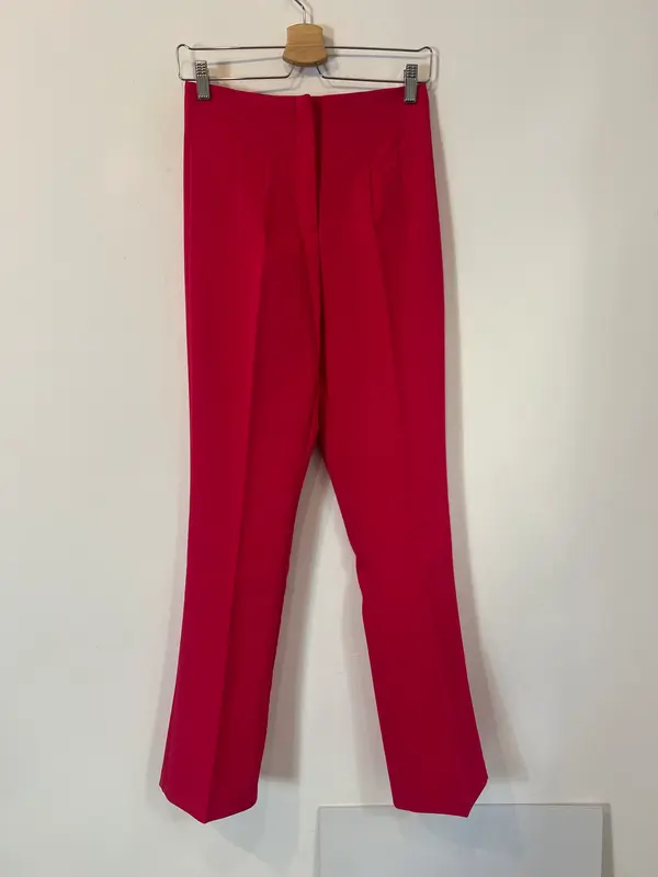 ZARA. Pantalón pinzas fucsia. T S