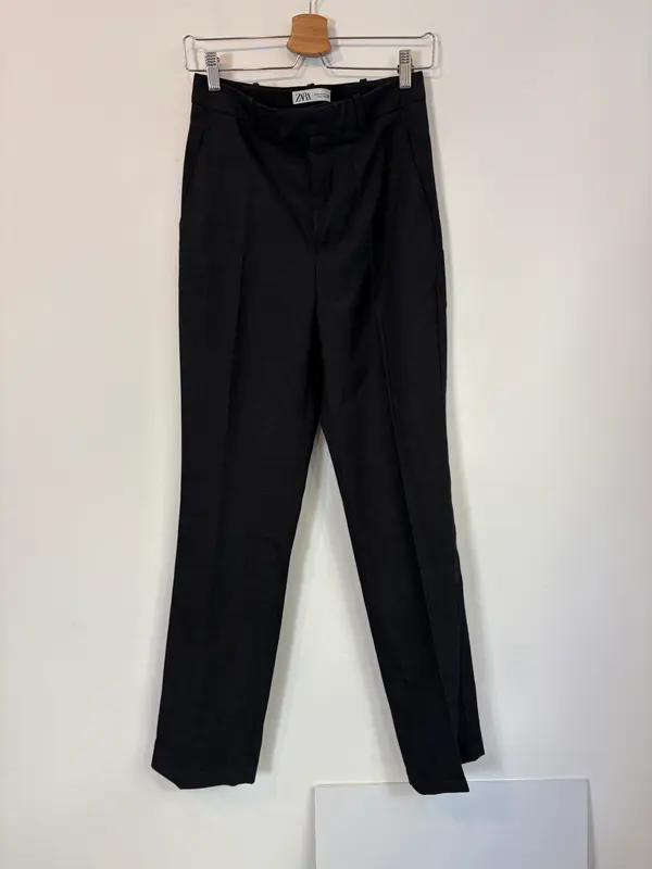 ZARA. Pantalón pinzas gris marengo jaspeado