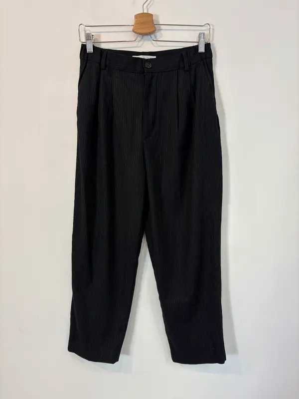 ZARA. Pantalón pinzas rayas