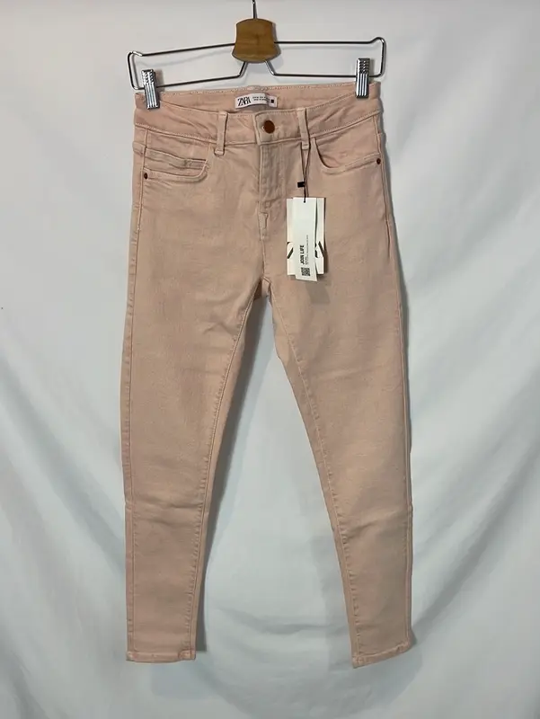 ZARA. Pantalón pitillo rosa claro. T 36