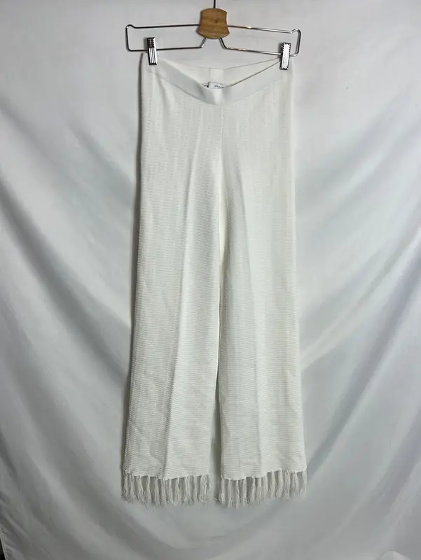 ZARA. Pantalón punto flecos T.s