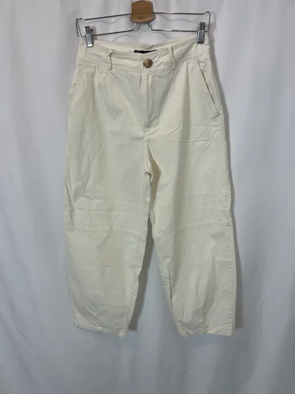 ZARA. Pantalón slouchy blanco. T S
