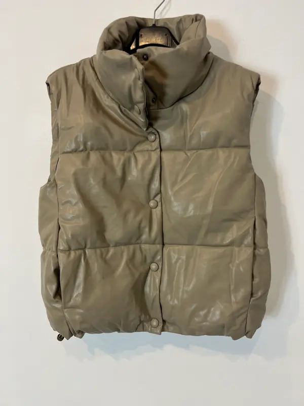 ZARA. plumas beige efecto piel  T.m