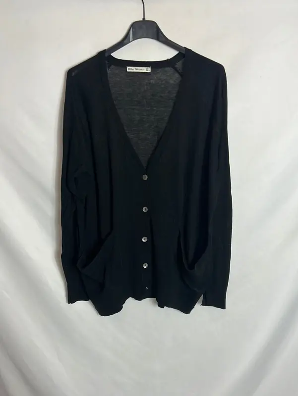 ZARA. Rebeca negra bolsillos. T M