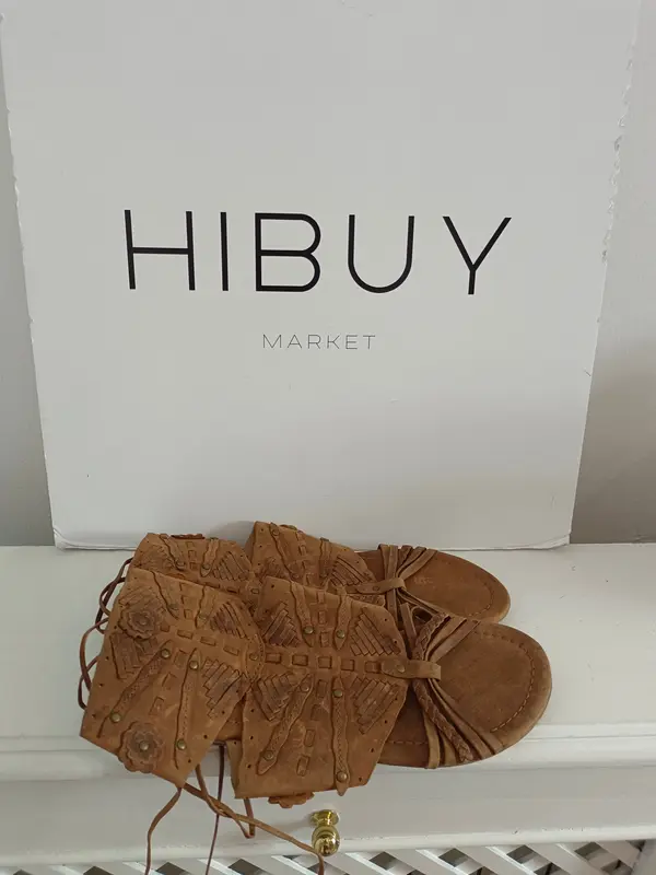 ZARA. sandalia camel hippie T.41