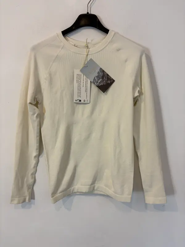 ZARA SKI. Camiseta blanca ski