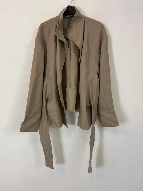 ZARA. Sobrecamisa beige lino