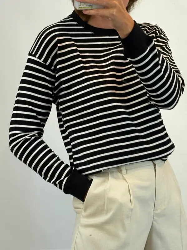 ZARA. Sudadera fina negra rayas blancas. T S