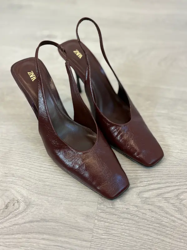 ZARA. Tacones destalonados burdeos. T 40
