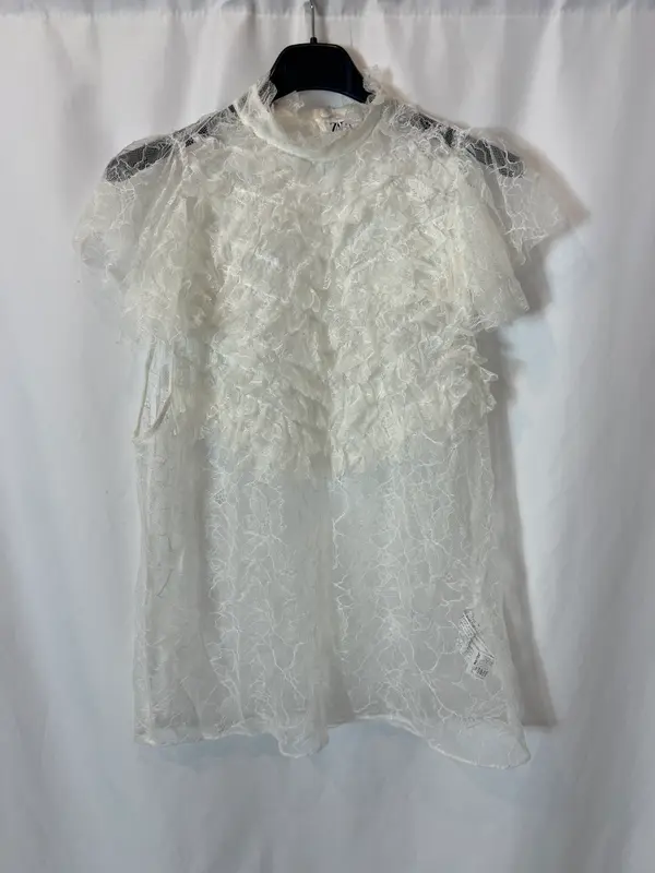 ZARA. Top blanco encaje T.L