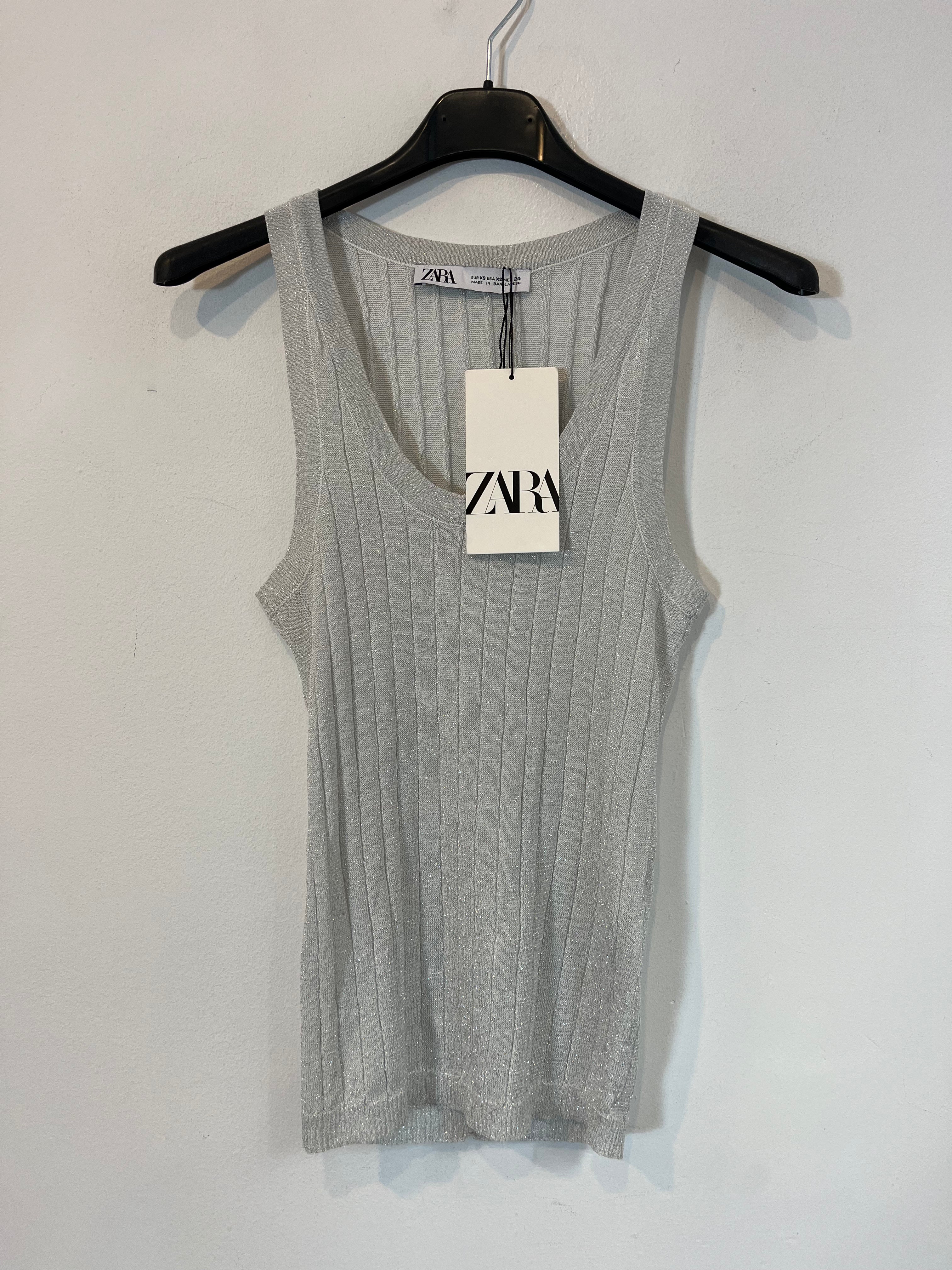 ZARA. Top canalé plateado T.xs